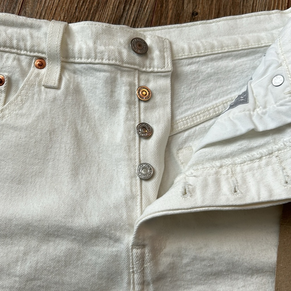 NWT high rise Levi Jean shorts - Picture 2 of 3